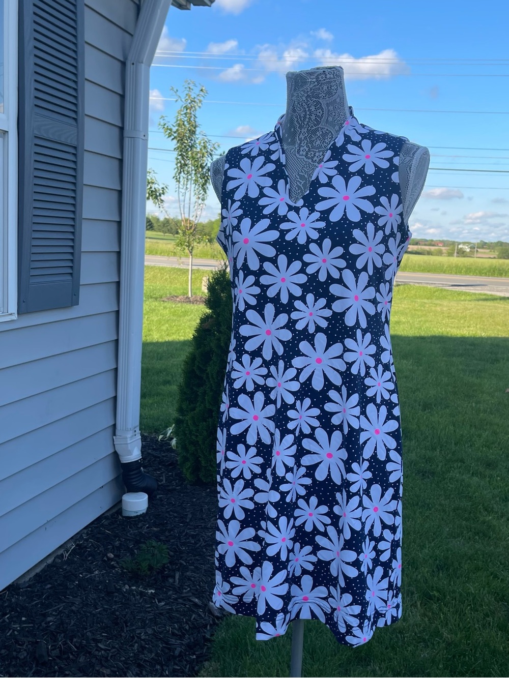 Lulu-B Black Sleeveless V-Neck Midi Dress with White & Pink Daisy Print